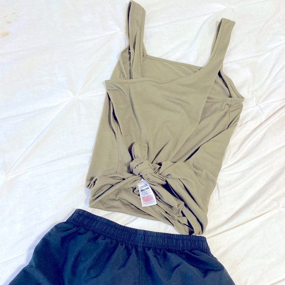 Gymshark tank - Picture 2 of 5